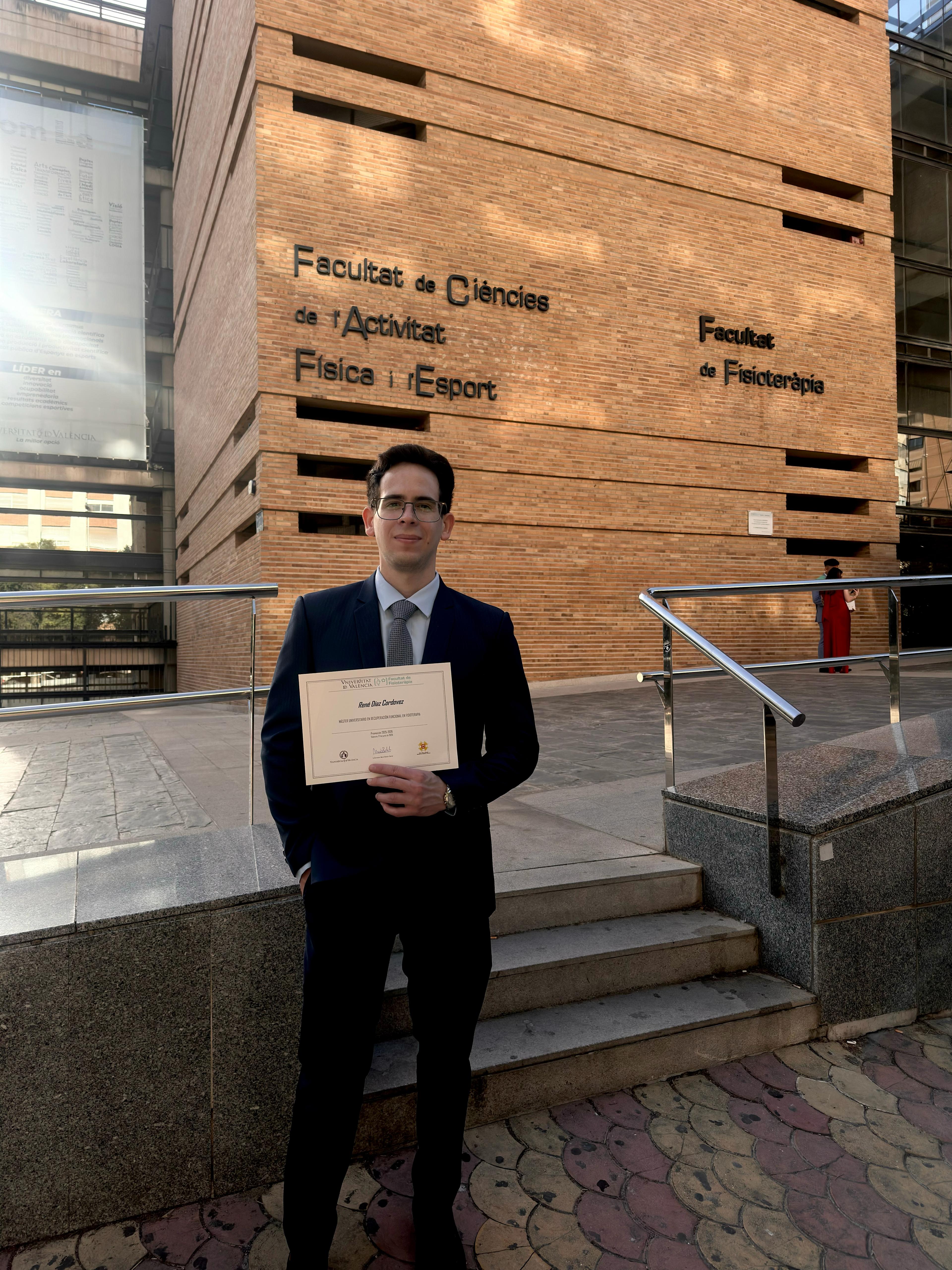 René Díaz Cordovez - Graduación en Fisioterapia